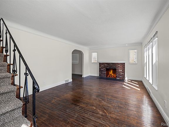 4th image of 16549 Washburn St