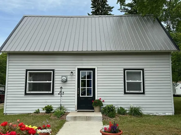 319 Main St NE, Menahga, MN 56464