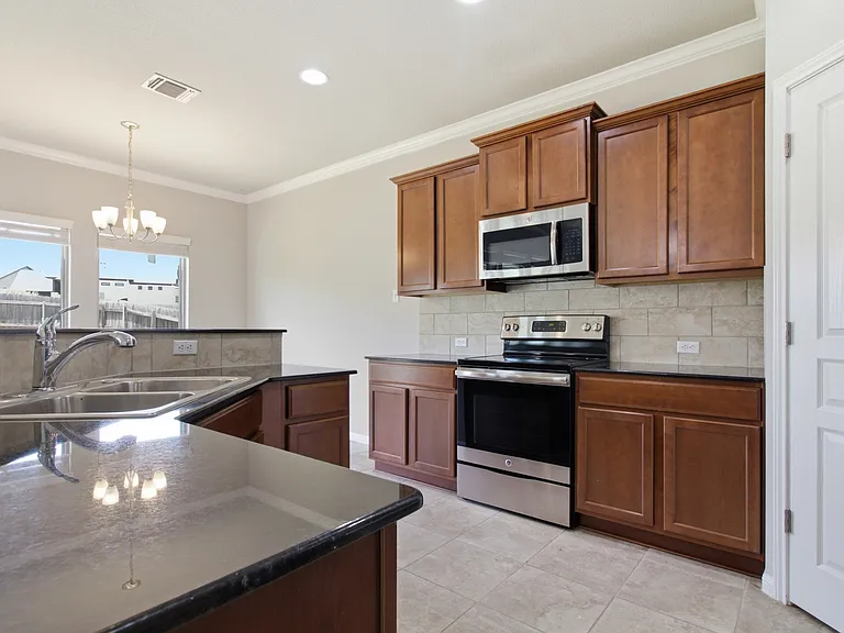 5716 Blackstone Dr — Photo 8