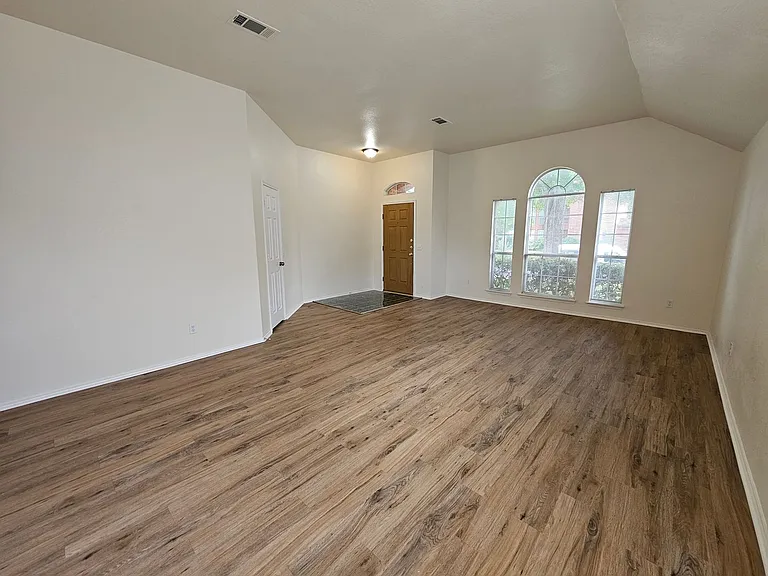 4320 Palmdale Dr — Photo 9
