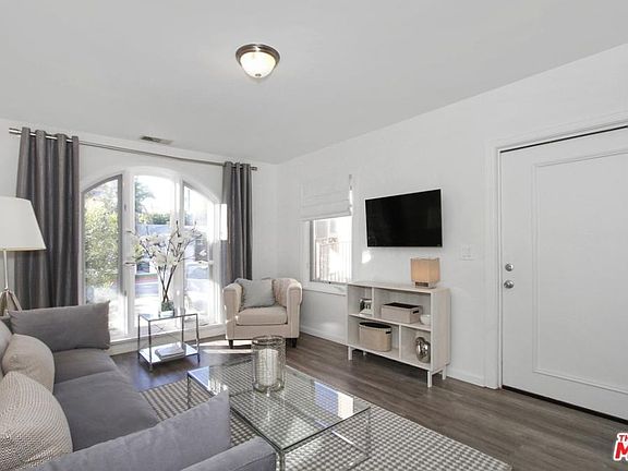 4th image of 852 Westmount Dr