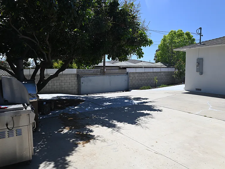 9392 Westminster Blvd — Photo 24