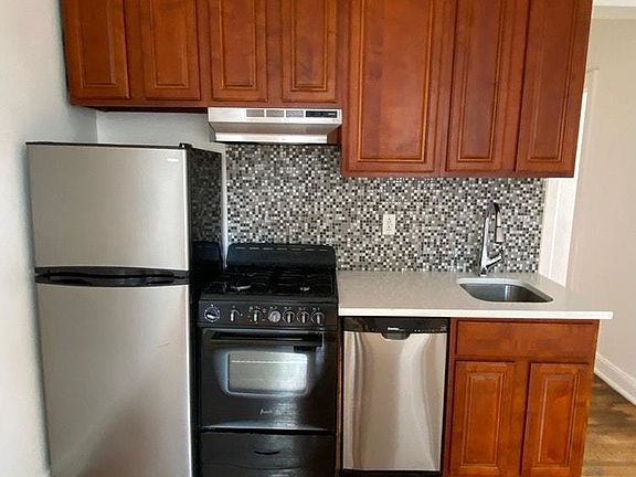 3rd image of 176 Delancey St #3A