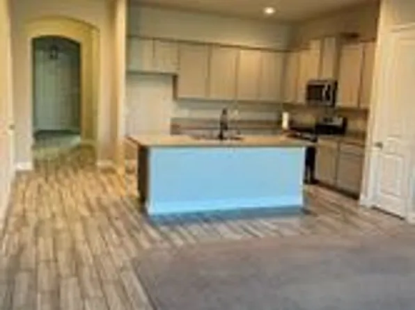 1913 Ridge Creek Ln, Aubrey, TX 76227