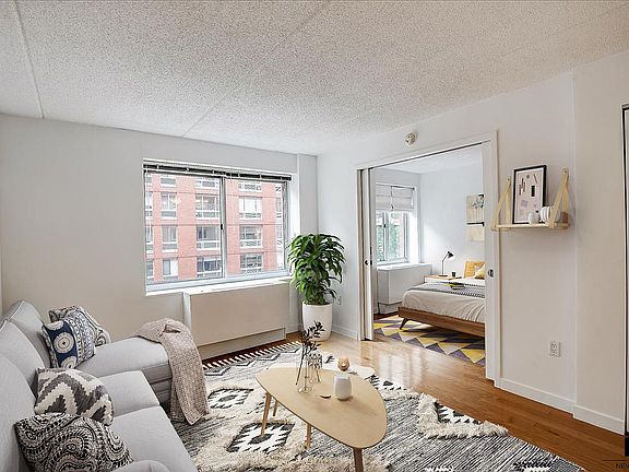 4th image of 555 W 23rd St APT S12a