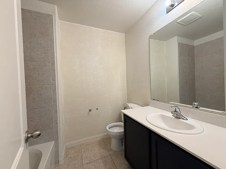 140 Collin St — Photo 14