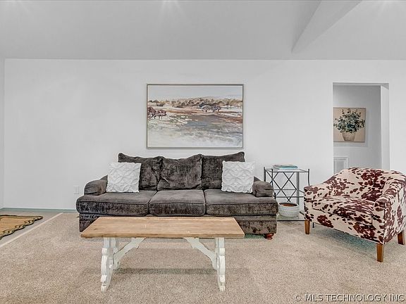 5th image of 1444 S Gary Ave