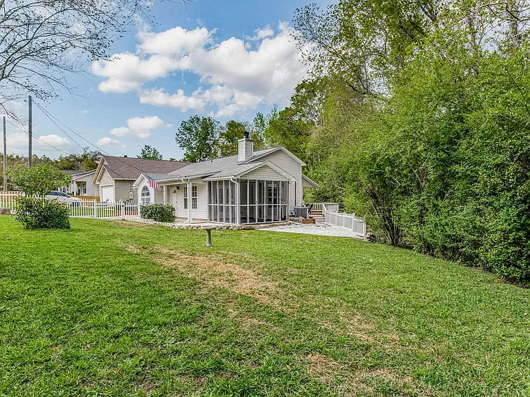 3420 Riverside Dr — Photo 5