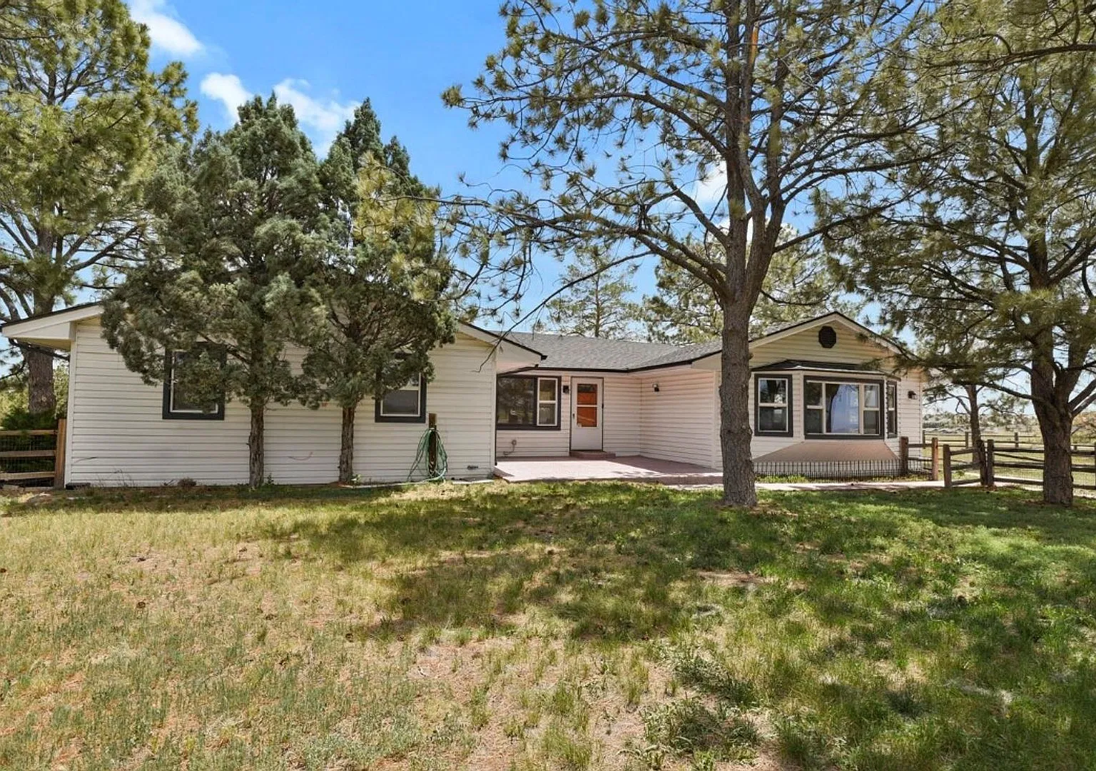 Grand View Estates - 3bd 2ba 2 Acres Lot — Photo 2
