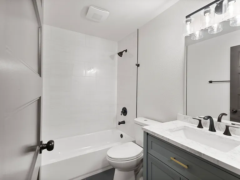 Baycrest Apartments — Photo 13