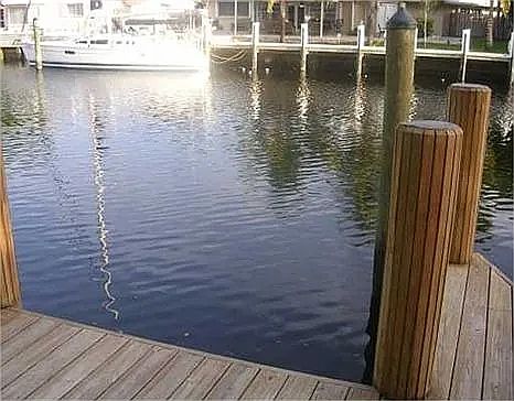 Room for 35 foot boat no bridges