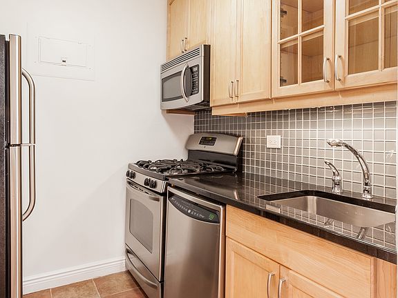4th image of 201 E 87th St APT 29E