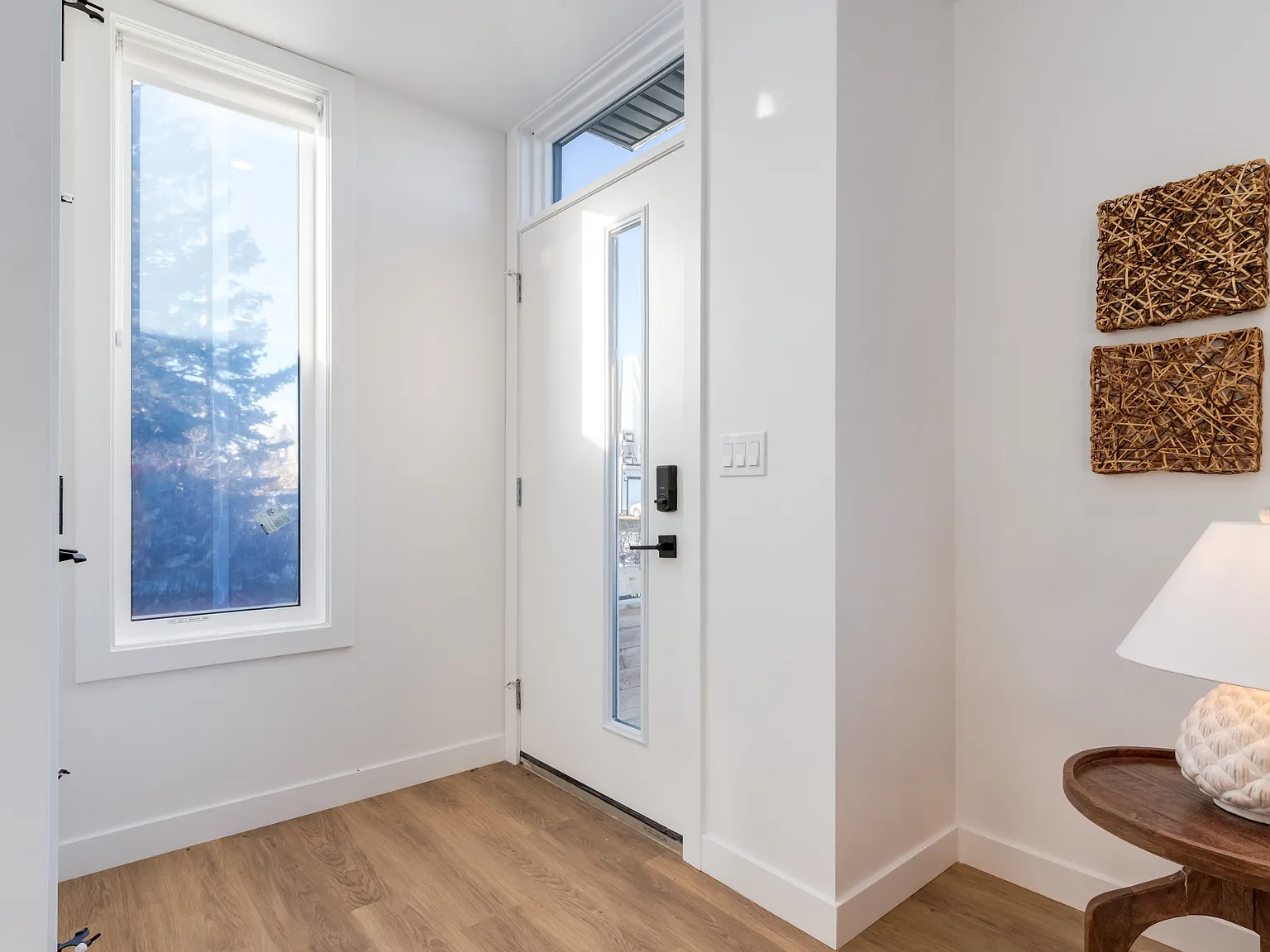 2131 50 Avenue Southwest Calgary — Photo 2