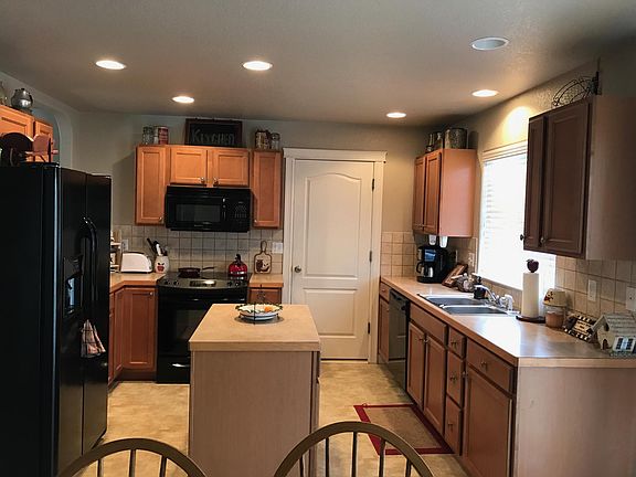 Kitchen has Pantry & Lots of Cabinets