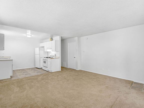 3rd image of 610 N Pasadena Ave APT 2