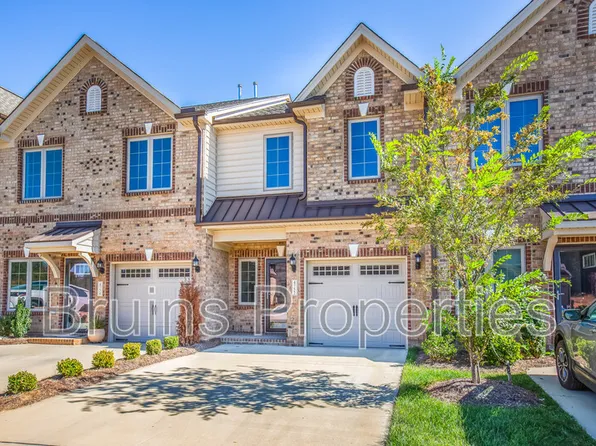 4752 Willowstone Dr, High Point, NC 27265