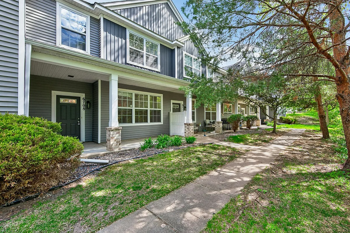 Front Walkway - 6708 Narcissus Ln N
