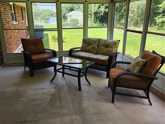 3rd image of 3164 Sherwood Park Dr