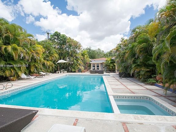 5th image of 1010 Country Club Prad #1