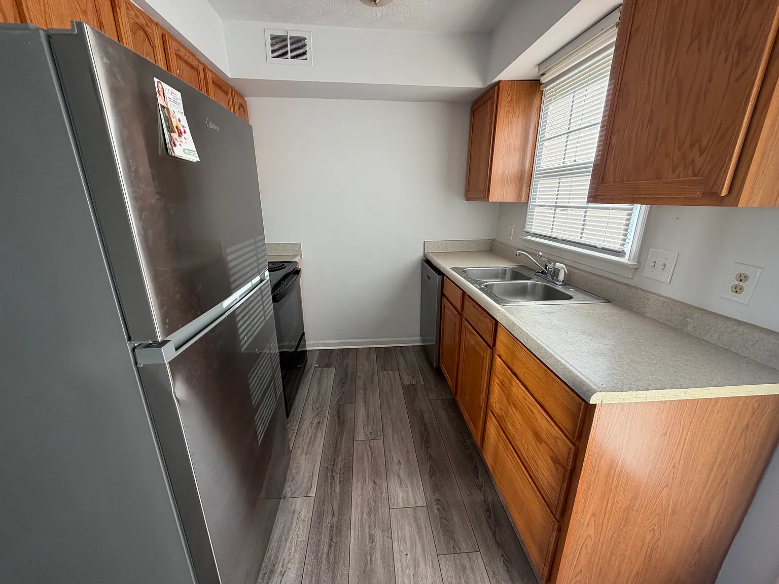 2 bed, 1100 sqft, $1,075 — Photo 2