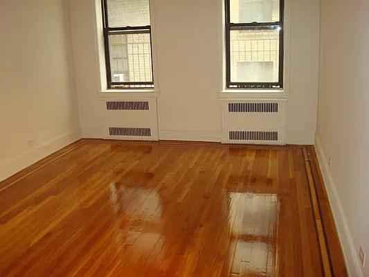 Rented by Realty 2000 Corp | media 22