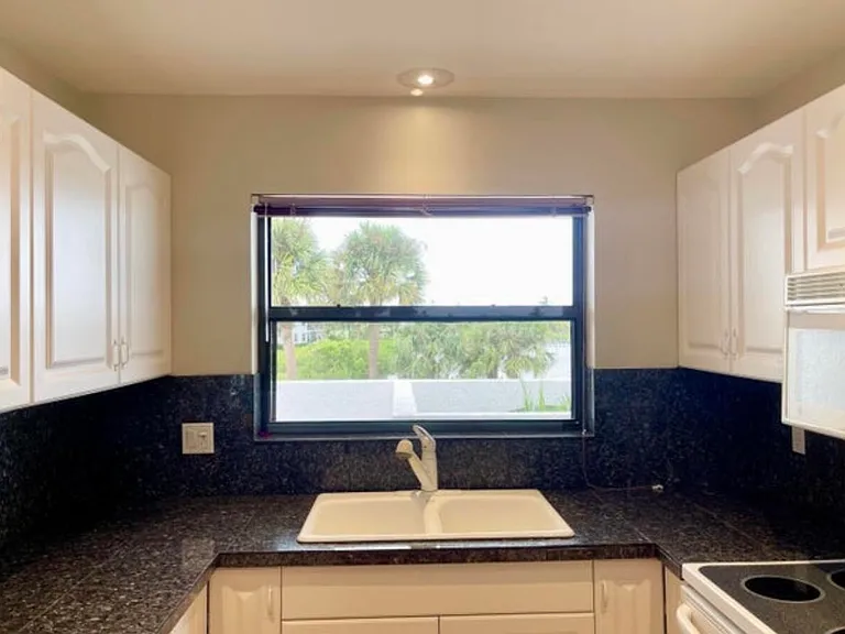 6142 SE Landing Way #9-11 — Photo 10