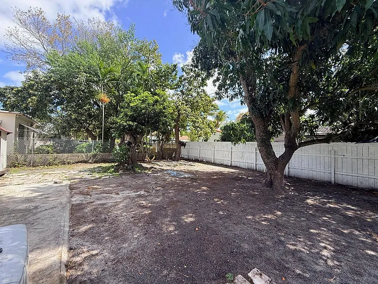 1026 NW 50th St — Photo 18