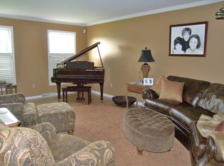 317 Sunrise Dr, Weirton, WV 26062
