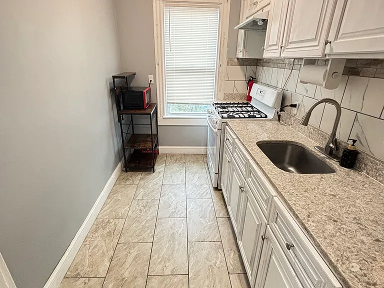 17 Stapleton St #2 — Photo 9