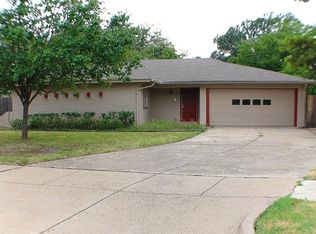 2102 Norfolk Dr, Arlington, TX 76015