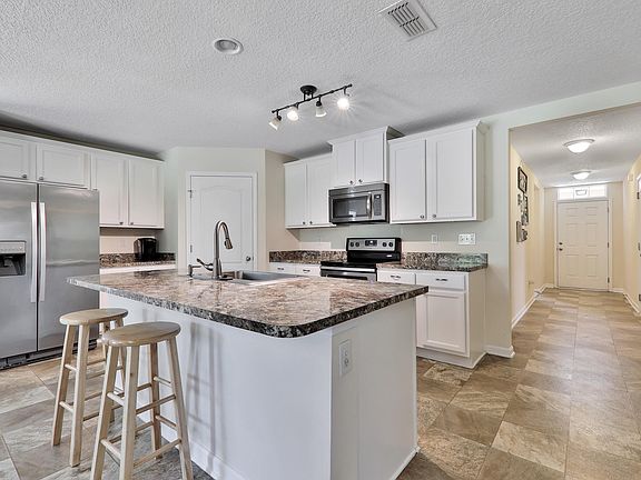 4th image of 11901 Carson Lake Dr W