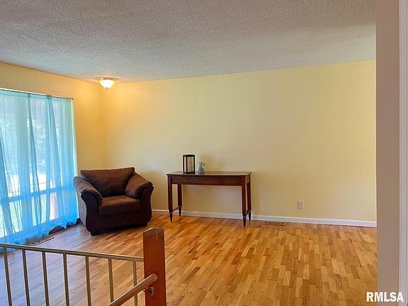 3rd image of 602 W Owens St