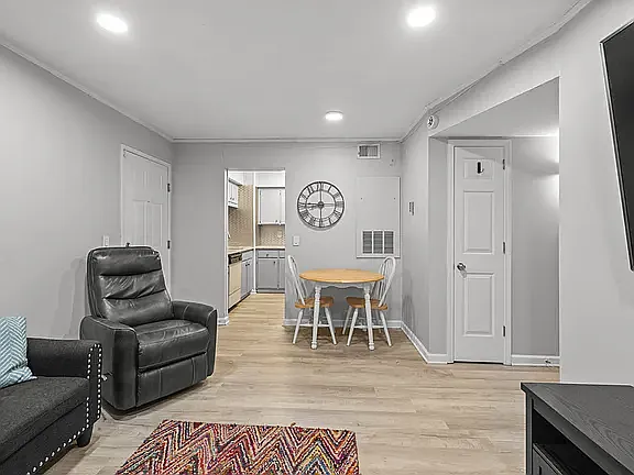 2 bed, 750 sqft, $1,800 — Photo 4