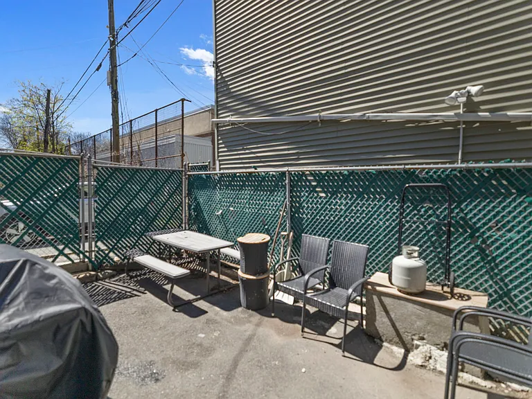 92 Chelsea St #1 — Photo 13