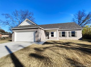 308 N Shawnee St, Catoosa, OK 74015