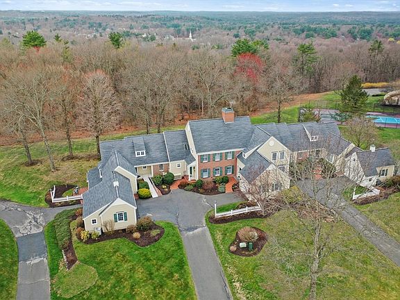 4th image of 33 Great Hill Dr #33