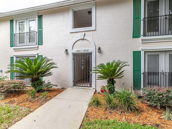 3rd image of 13715 N Richmond Park Dr Unit 1207