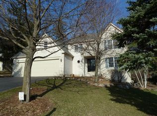 927 S Cook St, Barrington, IL 60010