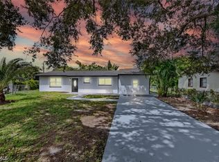 2570 Charleston Park Dr, Alva, FL 33920