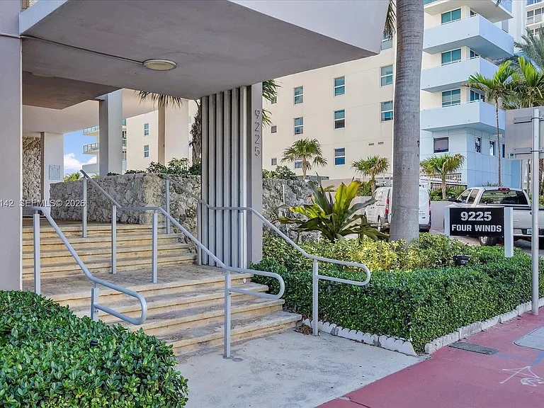 9225 Collins Ave #706 — Photo 35