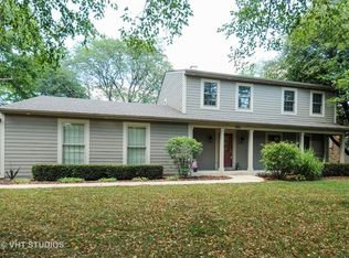 994 Huntleigh Dr, Naperville, IL 60540