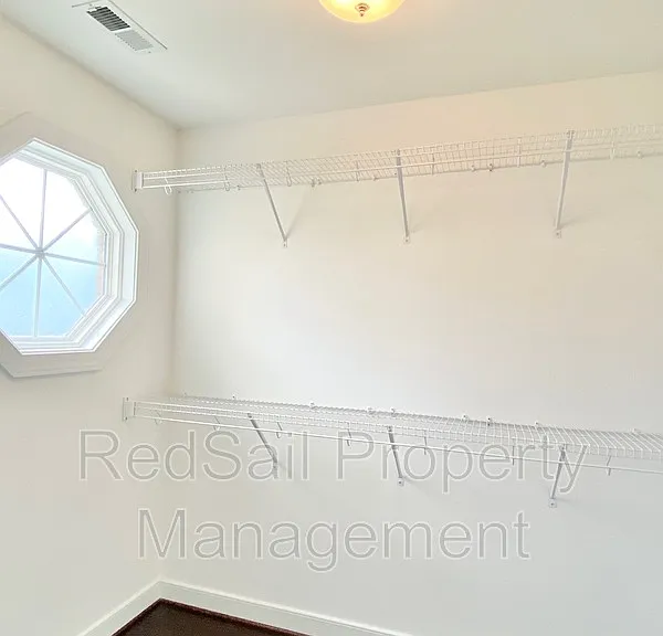 4808 Village Walk — Photo 8