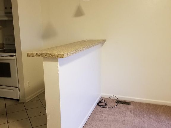 3rd image of 251 Hedgewood Ct