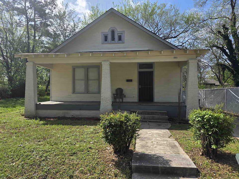 1st image of 795 Roanoke Ave
