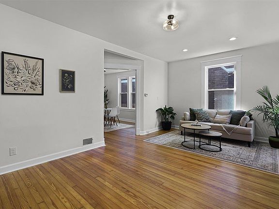 4th image of 1036 Yale Ave