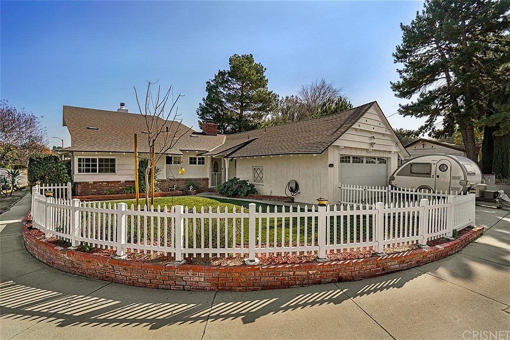 24362 Valley St, Santa Clarita, CA 91321 | Zillow