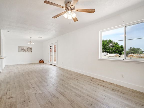 4th image of 529 Chelwood Park Blvd NE