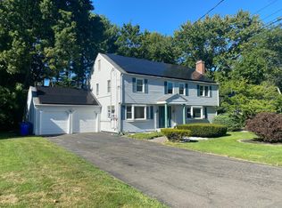 8 Tanglewood Rd, West Hartford, CT 06117