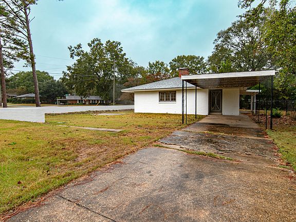 3rd image of 895 Greg Dr
