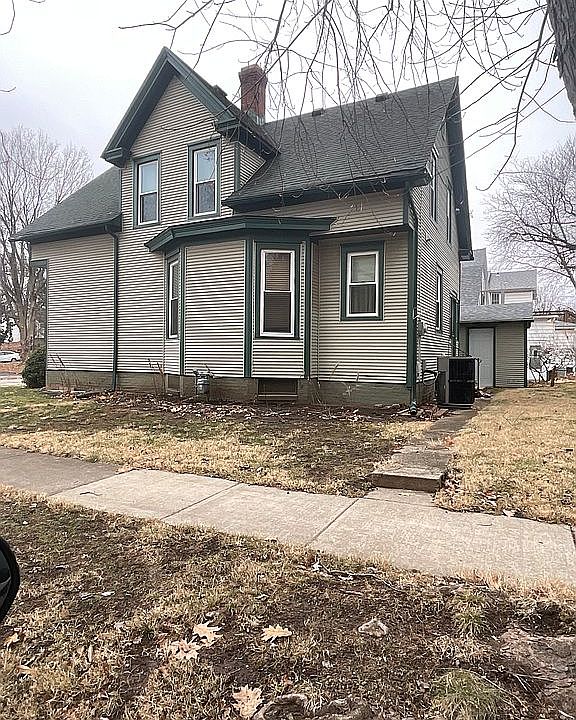 2nd image of 1033 W Washington St
